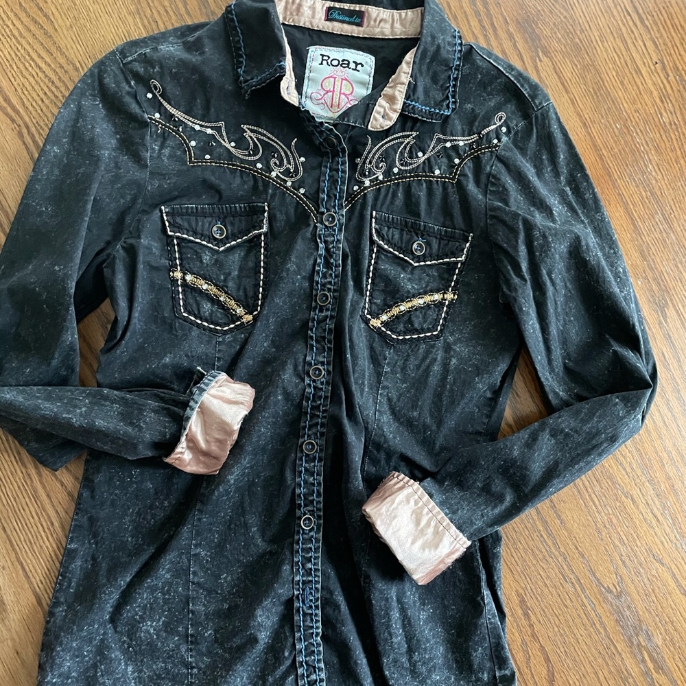 Roar button down
